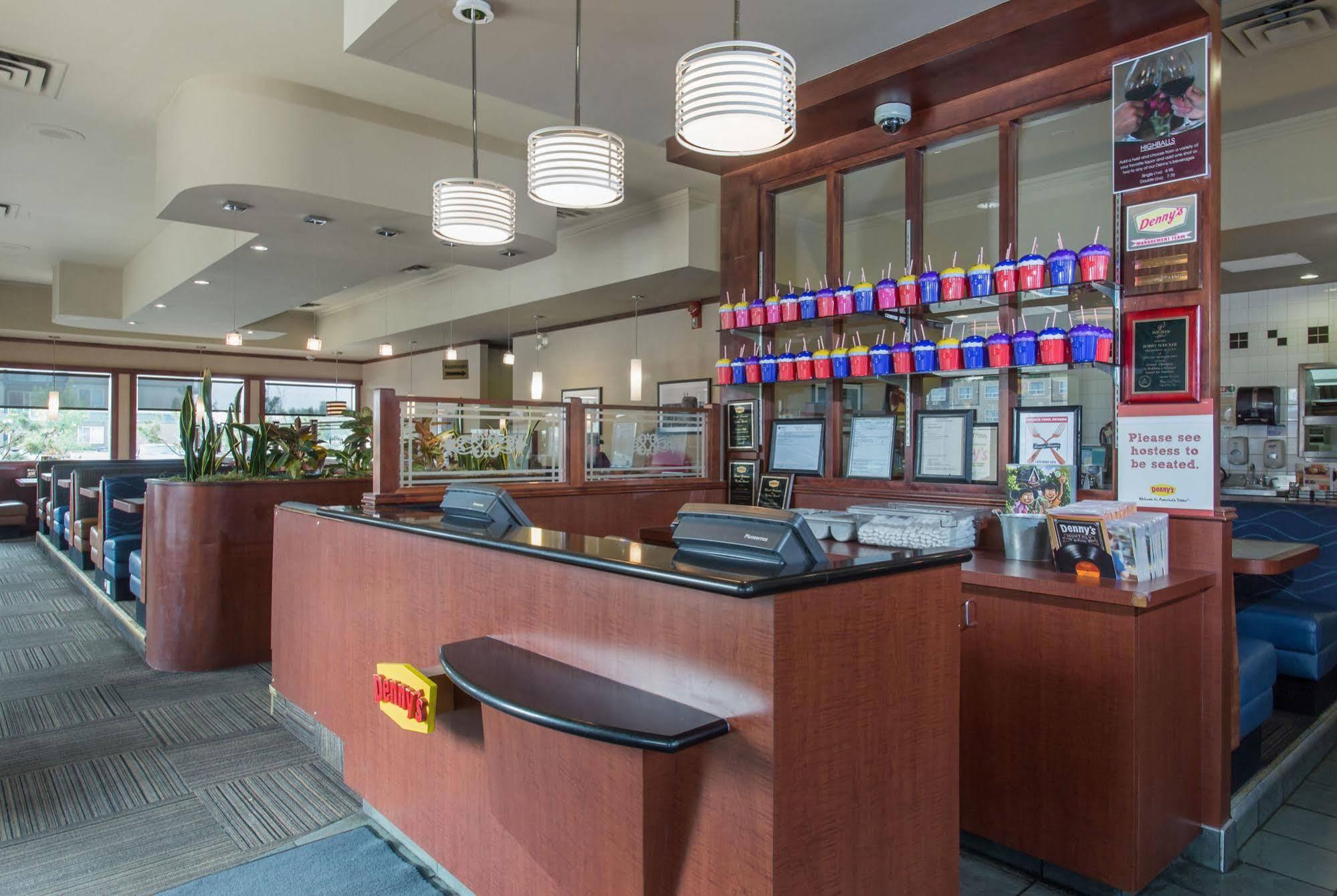 Sandman Hotel Red Deer Zewnętrze zdjęcie